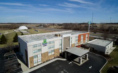 Holiday Inn Express & Suites Wapakoneta by IHG