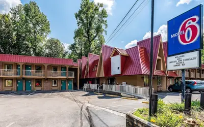 Motel 6 Gatlinburg, TN - Smoky Mountains