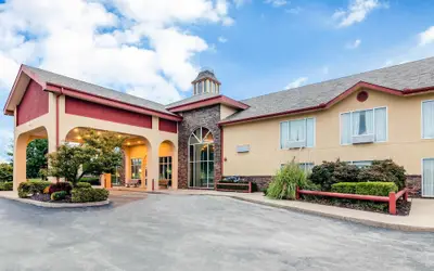 Quality Inn & Suites Carthage near Precious Moments Chapel