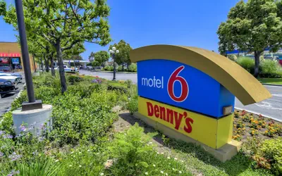 Motel 6 Claremont, CA