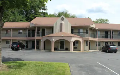 Howard Johnson by Wyndham Lenox