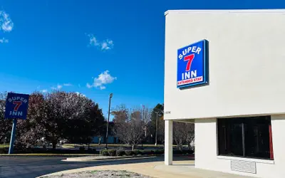 Super 7 Inn Tupelo