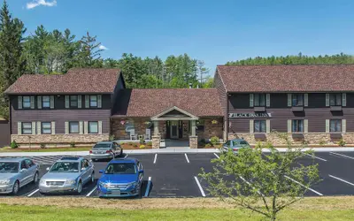 The Black Swan Lee - Lenox, an Ascend Collection Hotel