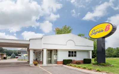 Super 8 by Wyndham Stevensville/St. Joseph