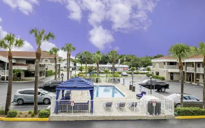 Hotel South Tampa & Suites