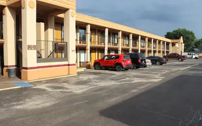 Tampa Inn - Near Busch Gardens