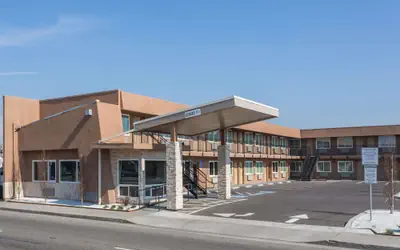 Days Inn by Wyndham Yosemite Area