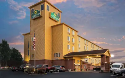 La Quinta Inn & Suites by Wyndham Portland Airport