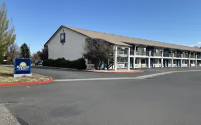 Days Inn & Suites by Wyndham Flagstaff Near University