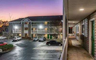 HomeTowne Studios by Red Roof Atlanta - Chamblee