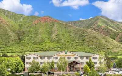 Quality Inn & Suites On the River