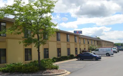 Super 8 by Wyndham Germantown/Milwaukee