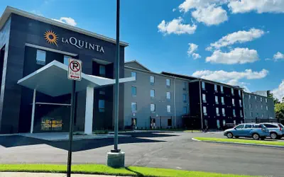 La Quinta Inn & Suites by Wyndham Memphis I-240