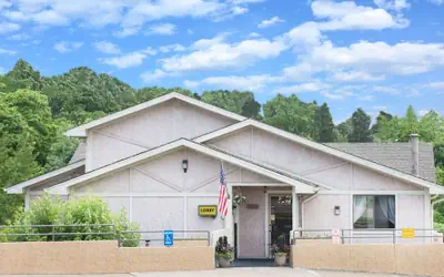 Super 8 by Wyndham Pittsburgh PA Airport/University Area