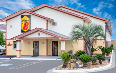 Super 8 by Wyndham Douglas