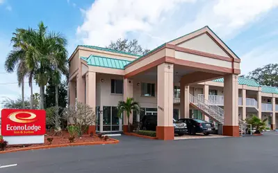 Econo Lodge Inn & Suites Clearwater Central