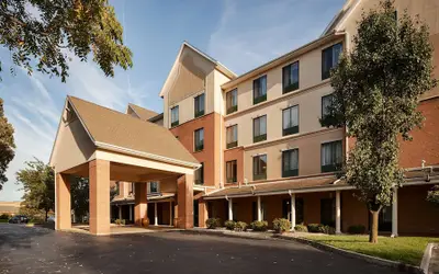 Best Western Plus Kalamazoo Suites