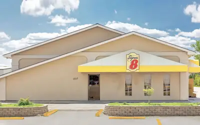 Super 8 by Wyndham Norfolk