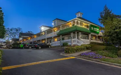 HomeTowne Studios by Red Roof Atlanta - Norcross South