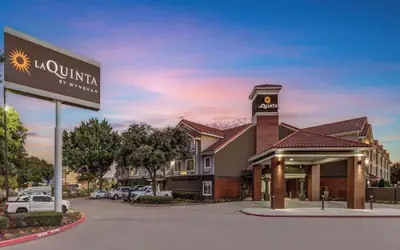La Quinta Inn & Suites by Wyndham Dallas DFW Airport North