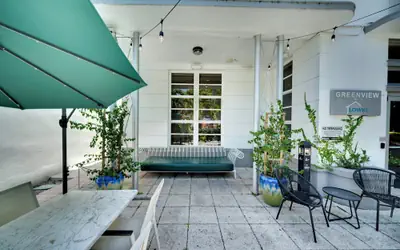 Greenview Hotel by Lowkl