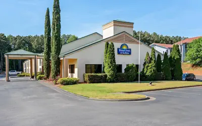 Days Inn & Suites by Wyndham Peachtree Corners/Norcross