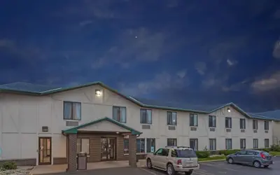 Delavan Inn and Suites