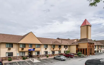 Rodeway Inn & Suites Madison East