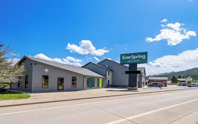 EverSpring Inn & Suites