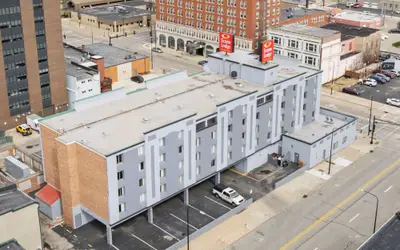 Econo Lodge Inn & Suites Waterloo Downtown