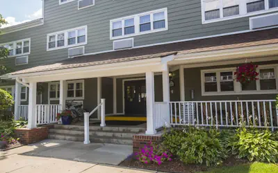 Ivy Court Inn & Suites