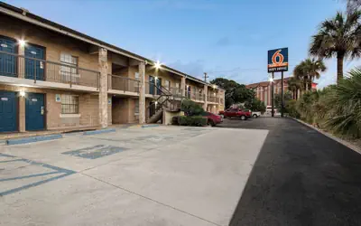 Motel 6 San Antonio, TX - Northwest Medical Center