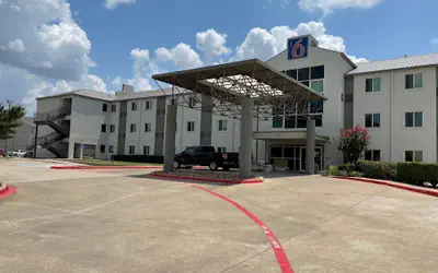 Motel 6 Irving, TX - DFW Airport North