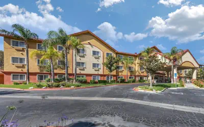 Comfort Suites Near Six Flags Magic Mountain