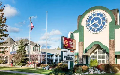 Clarion Hotel Mackinaw City Beachfront