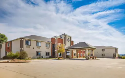 Howard Johnson Hotel & Suites by Wyndham Oacoma