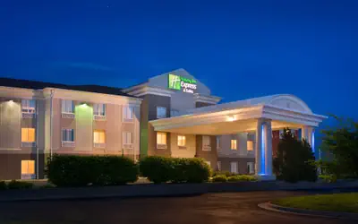Holiday Inn Express & Suites Lawrence by IHG