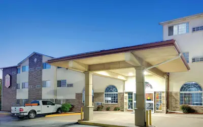 Super 8 by Wyndham Kansas City