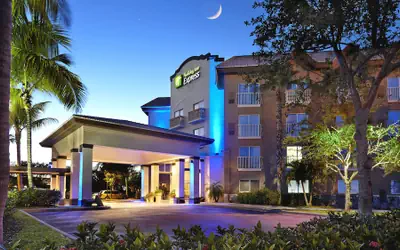 Holiday Inn Express Hotel Naples Downtown - 5th Avenue
