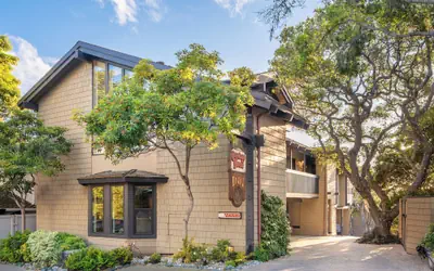 Carriage House Inn