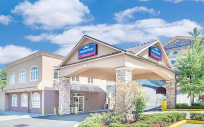 Howard Johnson by Wyndham North Bergen