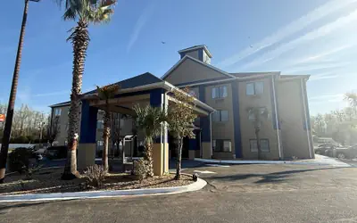 Clarion Pointe Jesup