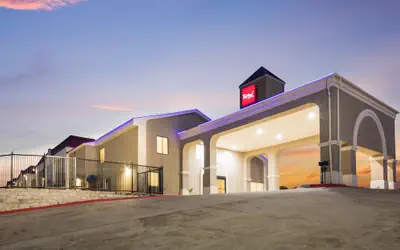 Red Roof Inn & Suites Austin East - Manor