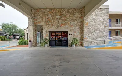 Motel 6 San Antonio, TX - Downtown - Market Square