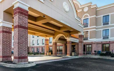 Comfort Inn & Suites Airport - American Way