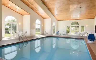 Country Inn & Suites by Radisson, Mason City, IA