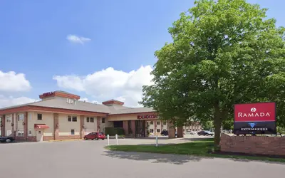 Ramada by Wyndham Saginaw Hotel & Suites