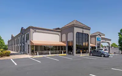 Clarion Pointe McDonough