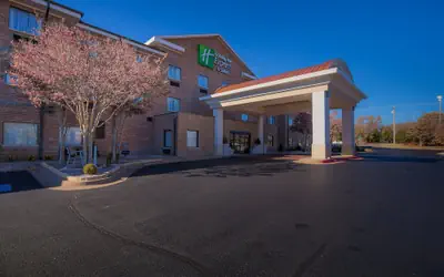 Holiday Inn Express Hotel & Suites Edmond by IHG