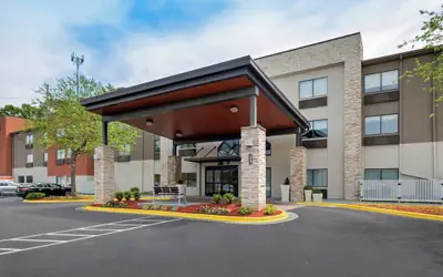 Holiday Inn Express & Suites Raleigh NE - Medical Ctr Area by IHG
